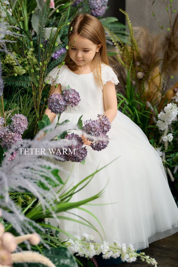 Blooms of Elegance: Tracing the Fashion Evolution of Flower Girl Dresses in Chicago